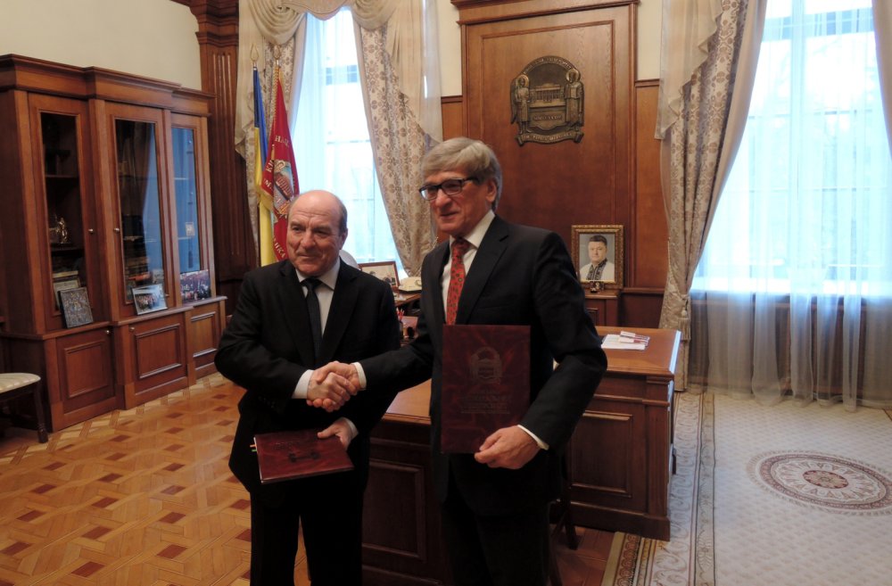 Podpisanie porozumienia o współpracy między Kijowskim Uniwersytetem Narodowym a WSPiA 3