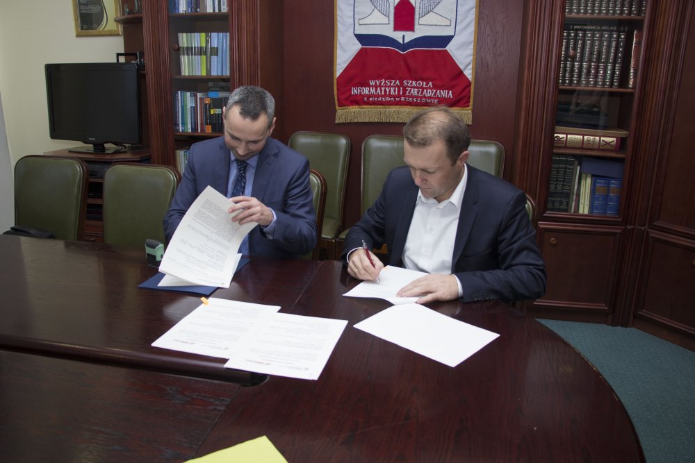 WSIiZ podpisuje kontrakt z firmą Omega Pilzno 10