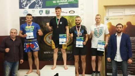 Adrian Płonka akademickim wicemistrzem Polski w kickboxingu w formule kick-light
